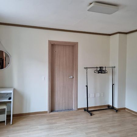 Orasung Motel Jeju Bagian luar foto